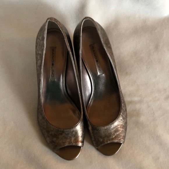 Subtle snake print metallic heels! - Picture 3 of 4